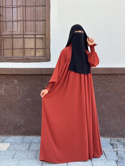 Nisa Elbi̇se/ Ferace