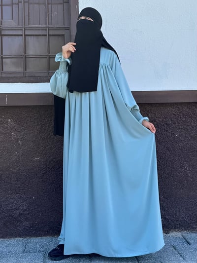 Nisa Elbi̇se/ Ferace