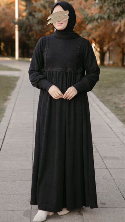 Yandan Bağlamalı Dantelli Örme Elbise