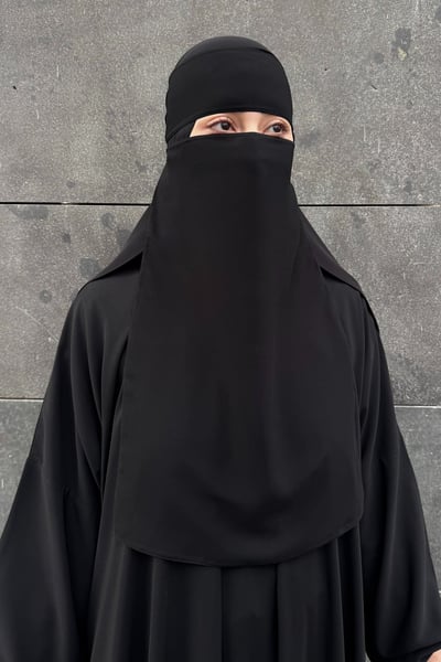 Yandan Bağlamalı Dantelli Örme Elbise