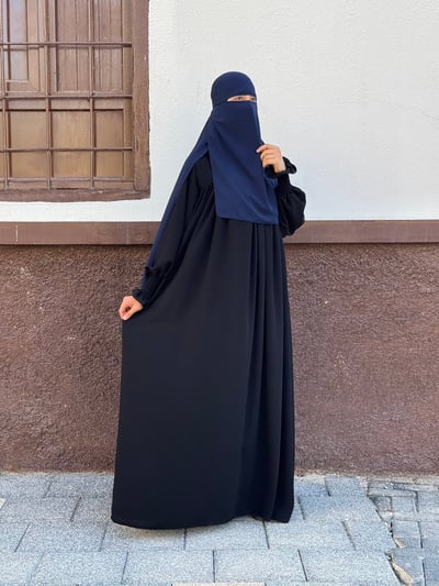 Nisa Elbi̇se/ Ferace